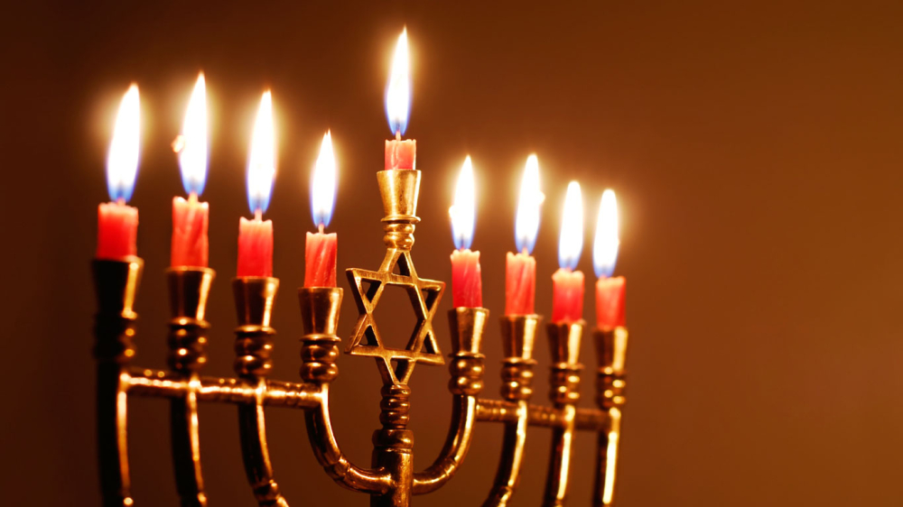 so-wird-das-juedische-fest-chanukka-gefeiert-iStock-blueenayim_20151209